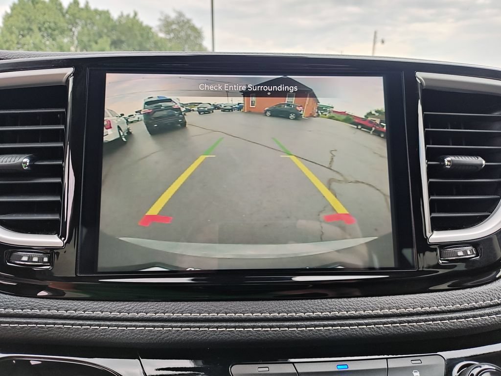 Used 2023 Chrysler Pacifica Touring-L FWD image 22