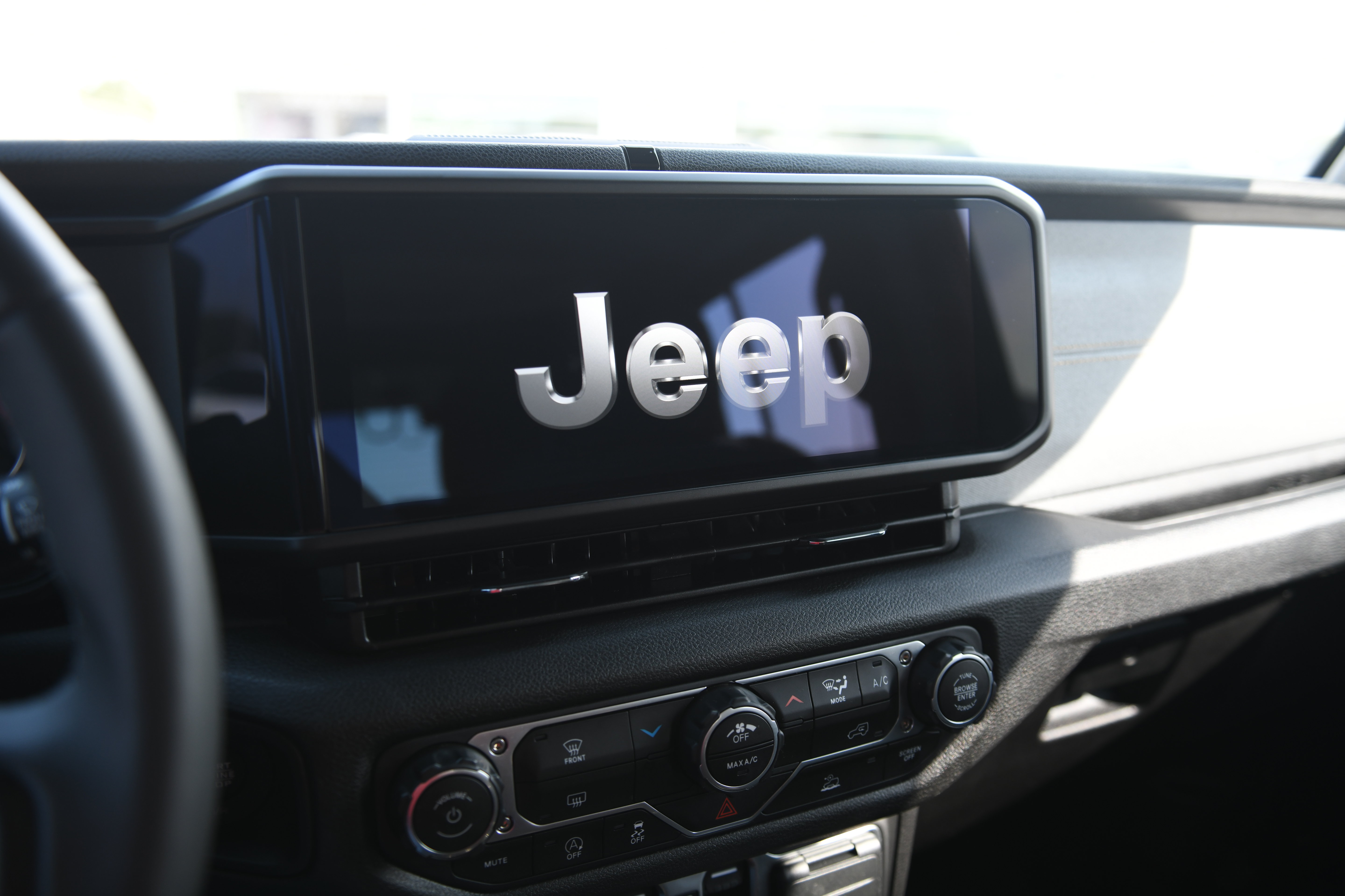 Used 2025 Jeep Wrangler Unlimited Sport AWD/4WD image 21