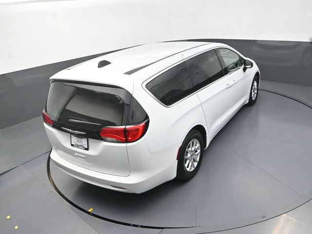 Used 2023 Chrysler Voyager LX FWD image 17