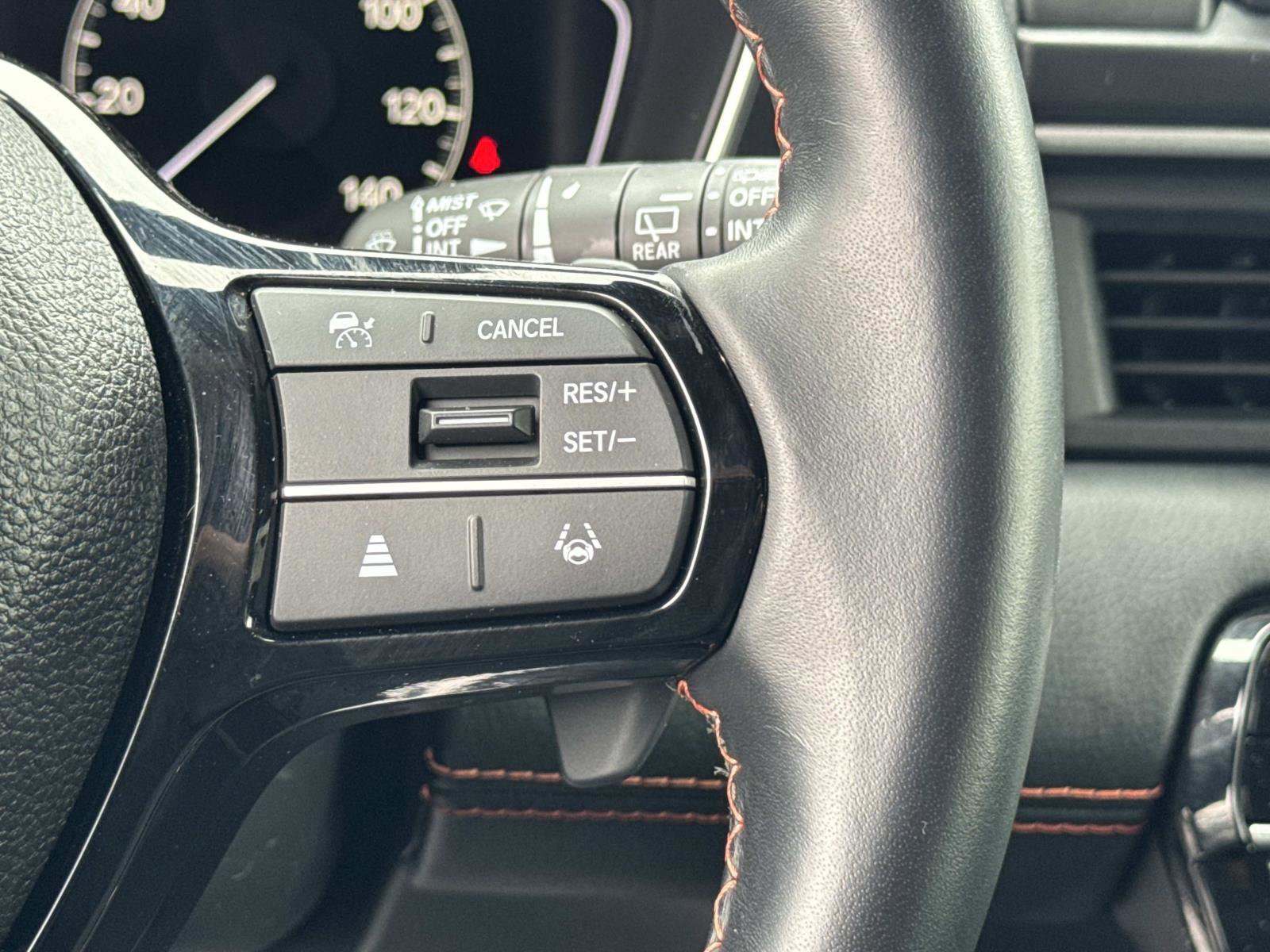 Used 2025 Honda Pilot Sport image 8