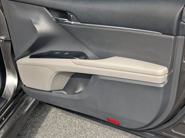 Used 2020 Toyota Camry SE image 13
