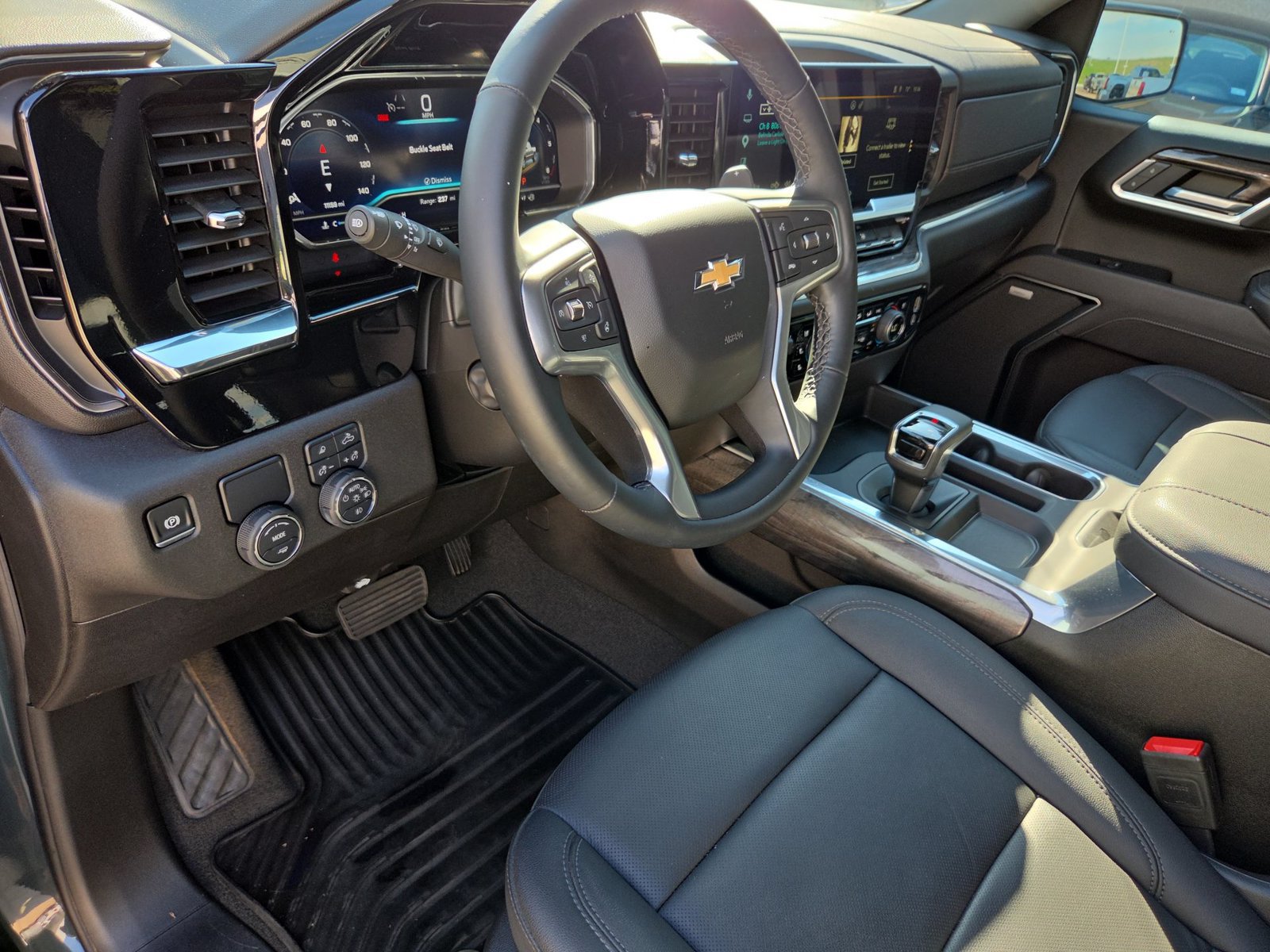 Used 2025 Chevrolet Silverado 1500 LTZ RWD image 10