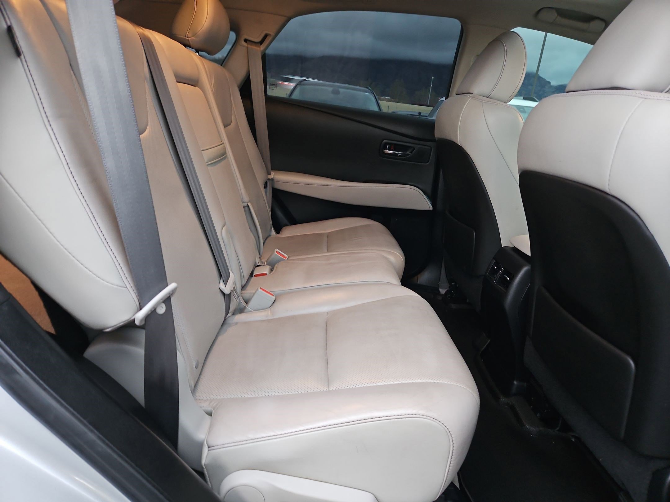 Used 2015 Lexus RX 450h AWD image 33