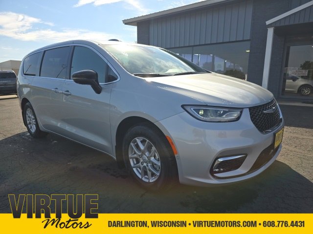 New 2026 Chrysler Pacifica Select image 1