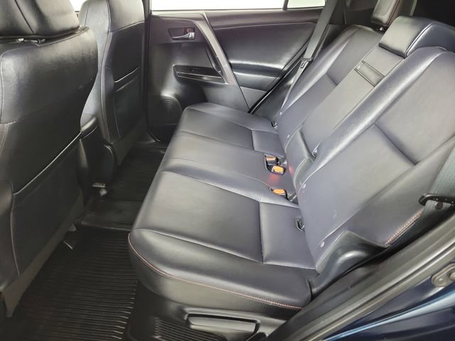 Used 2018 Toyota RAV4 SE image 12