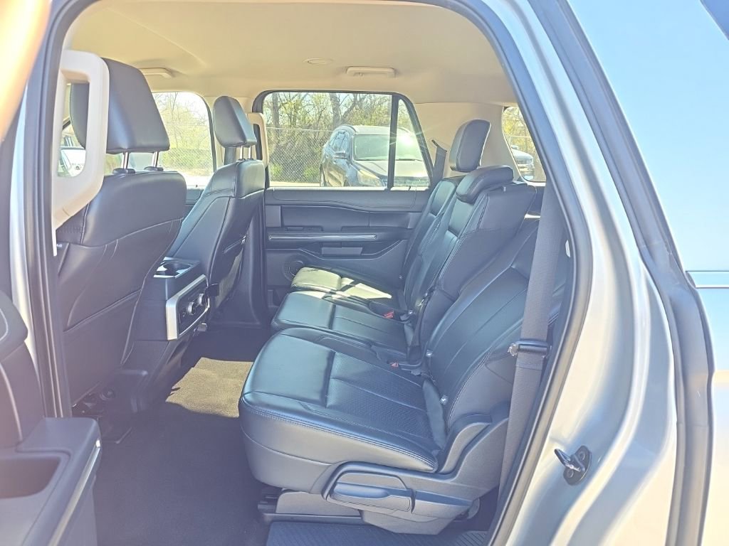 Used 2023 Ford Expedition Max XLT image 12