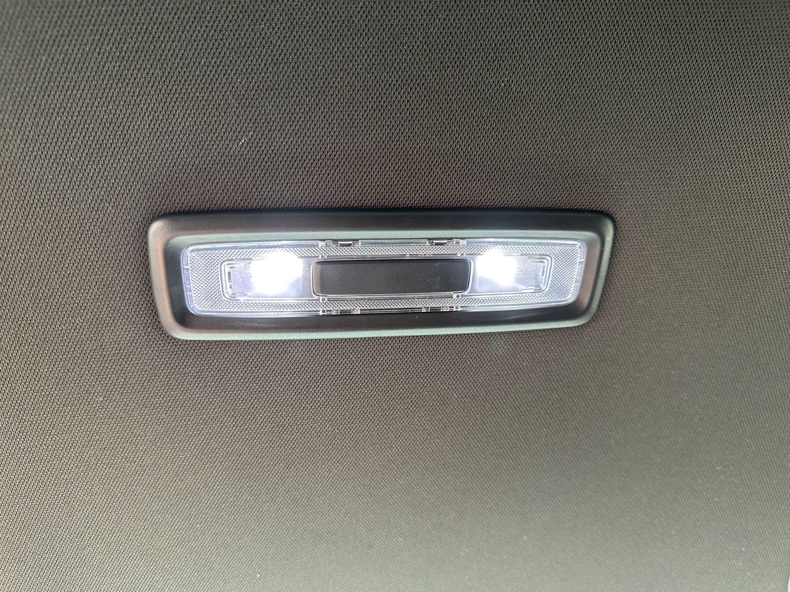 Used 2021 Chevrolet Suburban RST AWD/4WD image 33