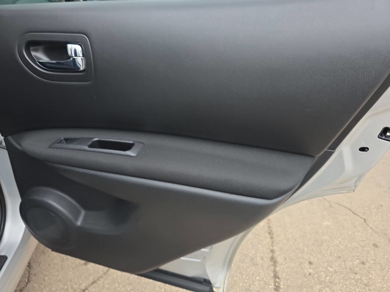 Used 2011 Nissan Rogue SV w/ Premium Pkg image 21