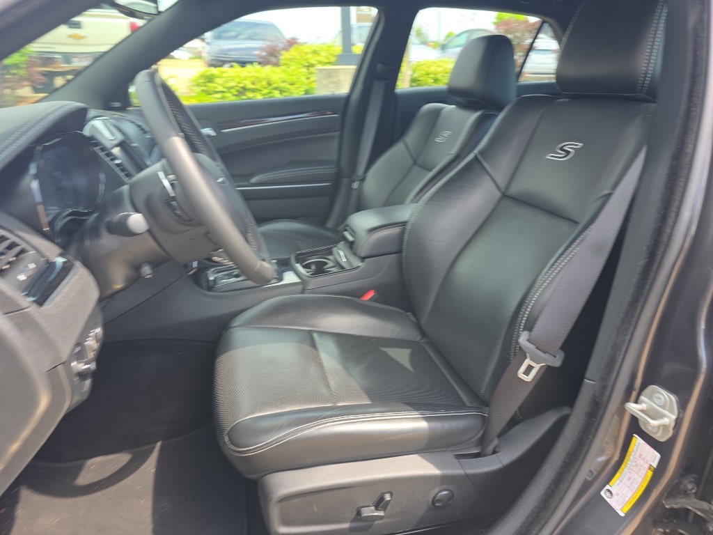 Used 2023 Chrysler 300 S w/ Comfort Group RWD image 10