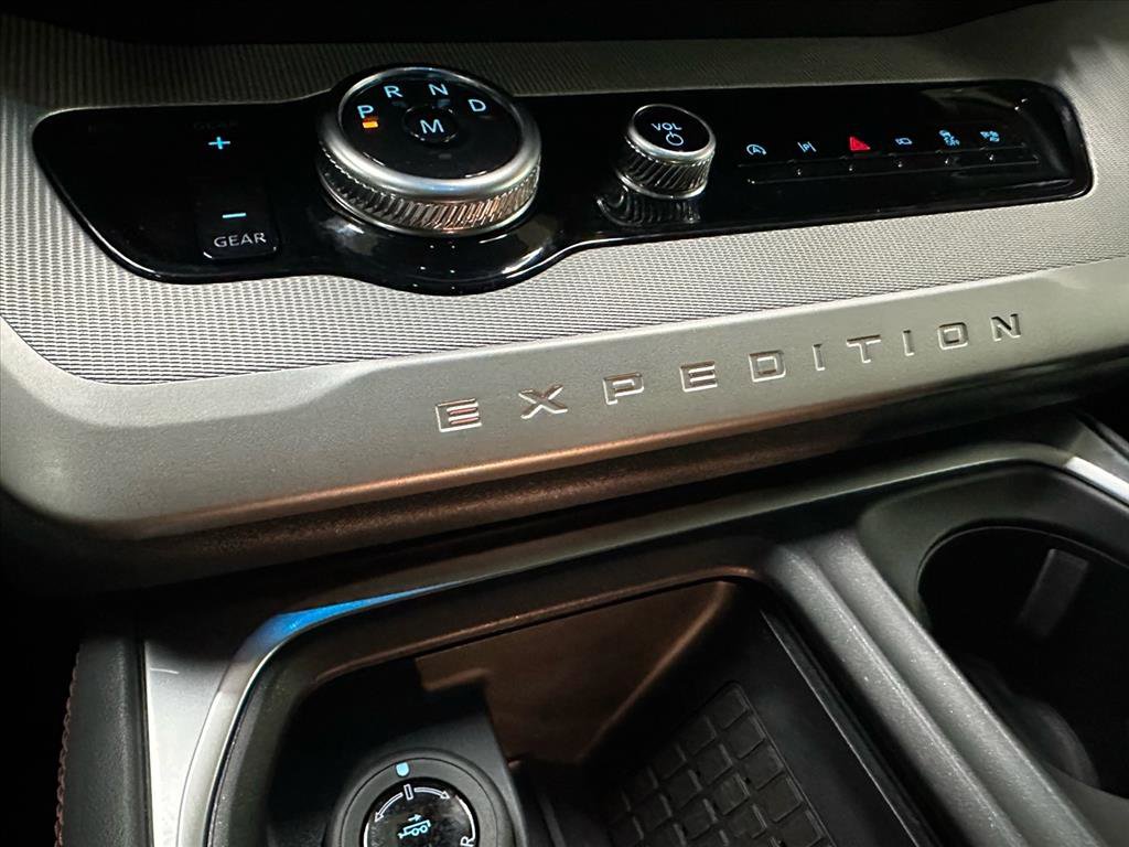 Certified 2025 Ford Expedition Active image 41