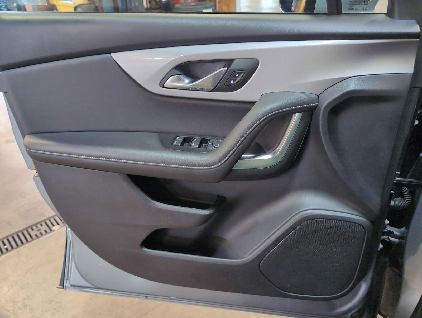 Used 2025 Chevrolet Blazer LT AWD/4WD image 22