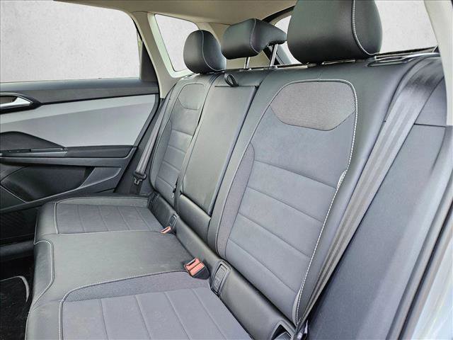 Used 2023 Volkswagen Taos SE w/ Panoramic Sunroof Package FWD image 14