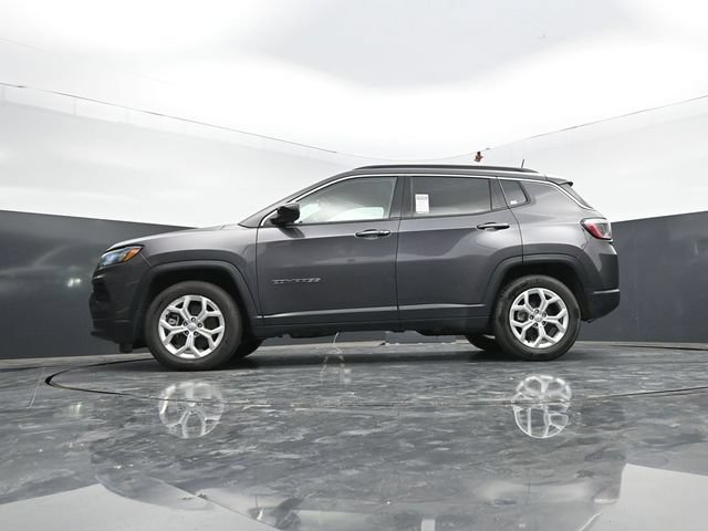 Used 2024 Jeep Compass Latitude AWD/4WD image 42