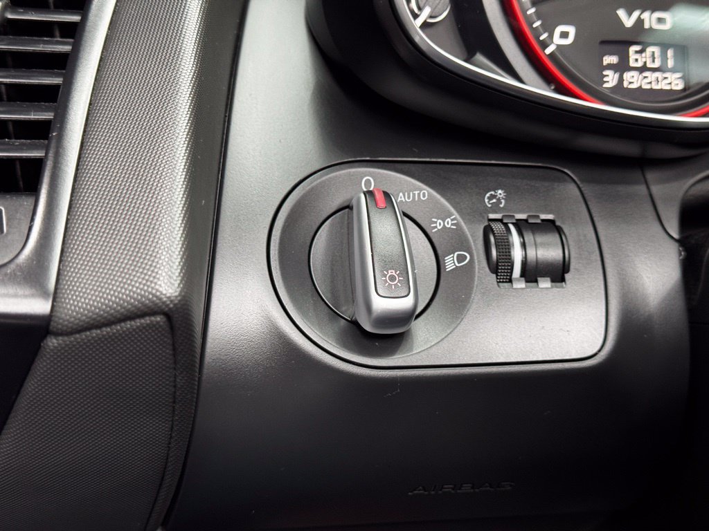 Used 2011 Audi R8 V10 AWD/4WD image 31