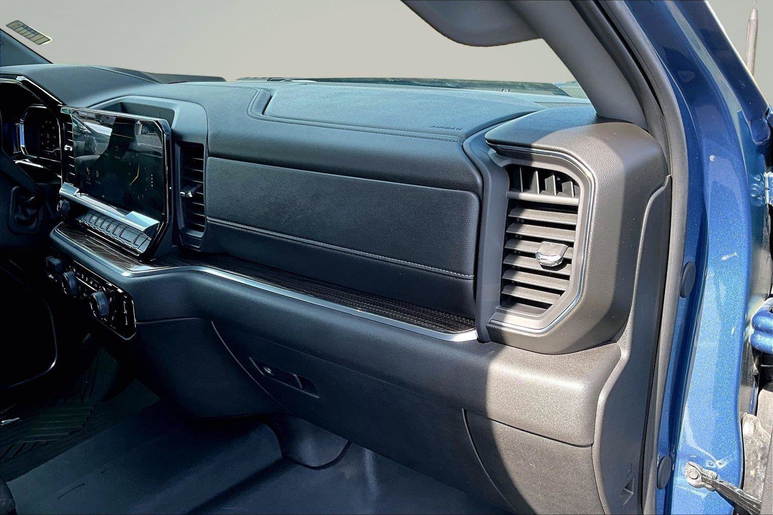 Used 2025 Chevrolet Silverado 3500 LT w/ Leather Package AWD/4WD image 18