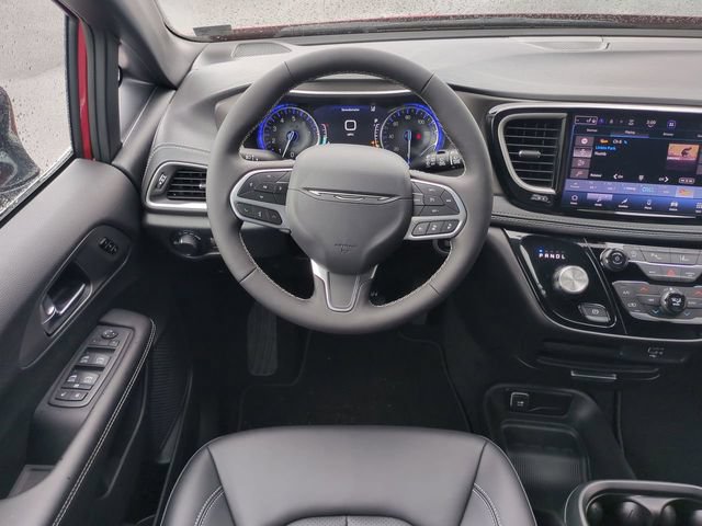 New 2027 Chrysler Pacifica Select FWD image 16