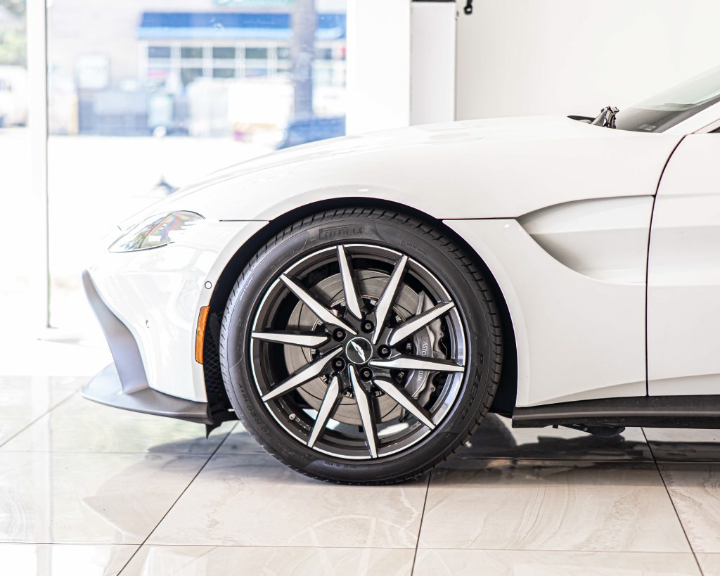 Used 2019 Aston Martin V8 Vantage Coupe RWD image 8