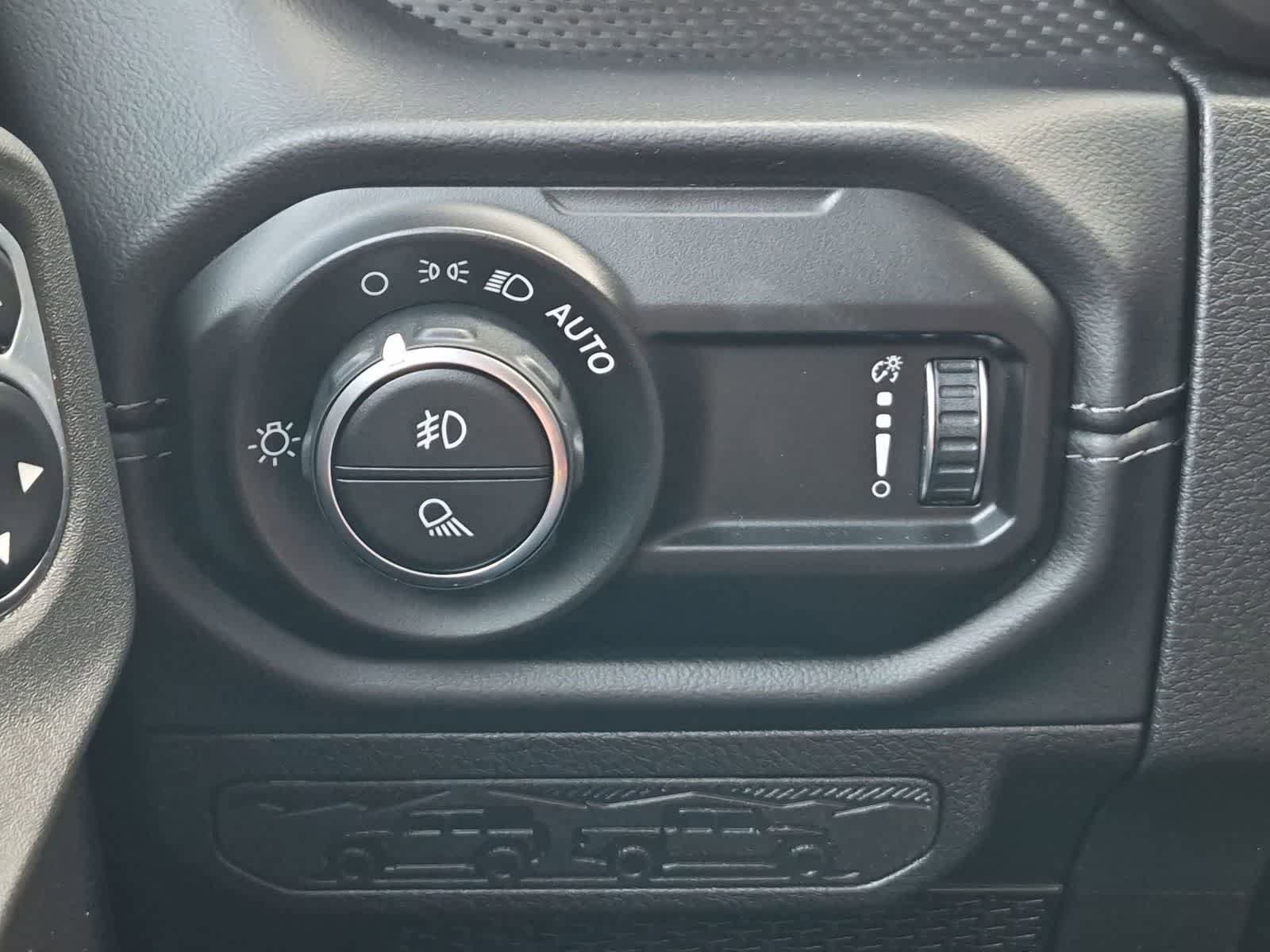 Used 2025 Jeep Gladiator Mojave AWD/4WD image 17