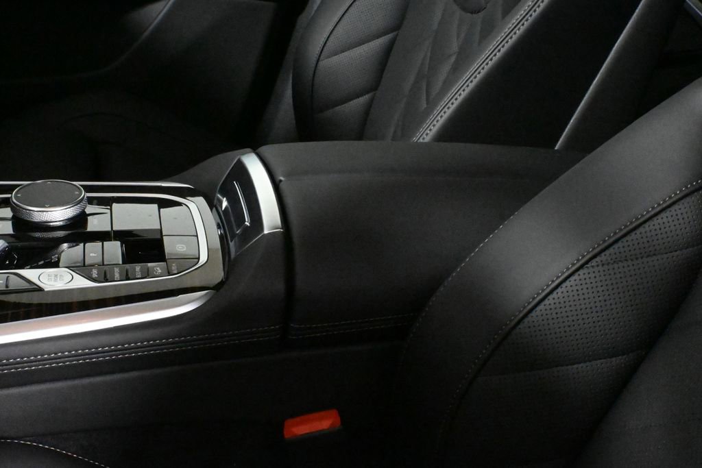 Used 2026 BMW X5 xDrive40i w/ M Sport Package image 26