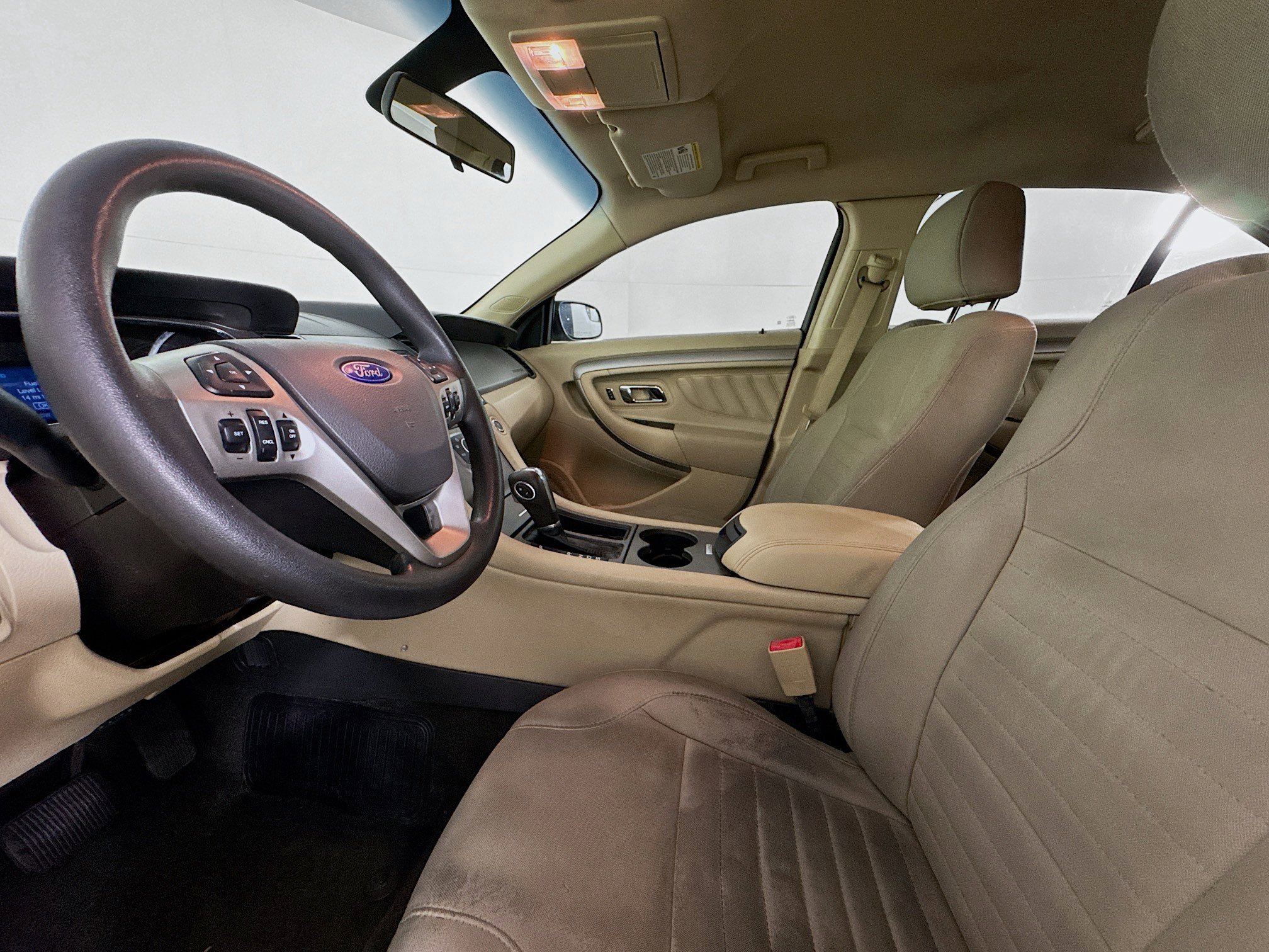 Used 2018 Ford Taurus SE image 20