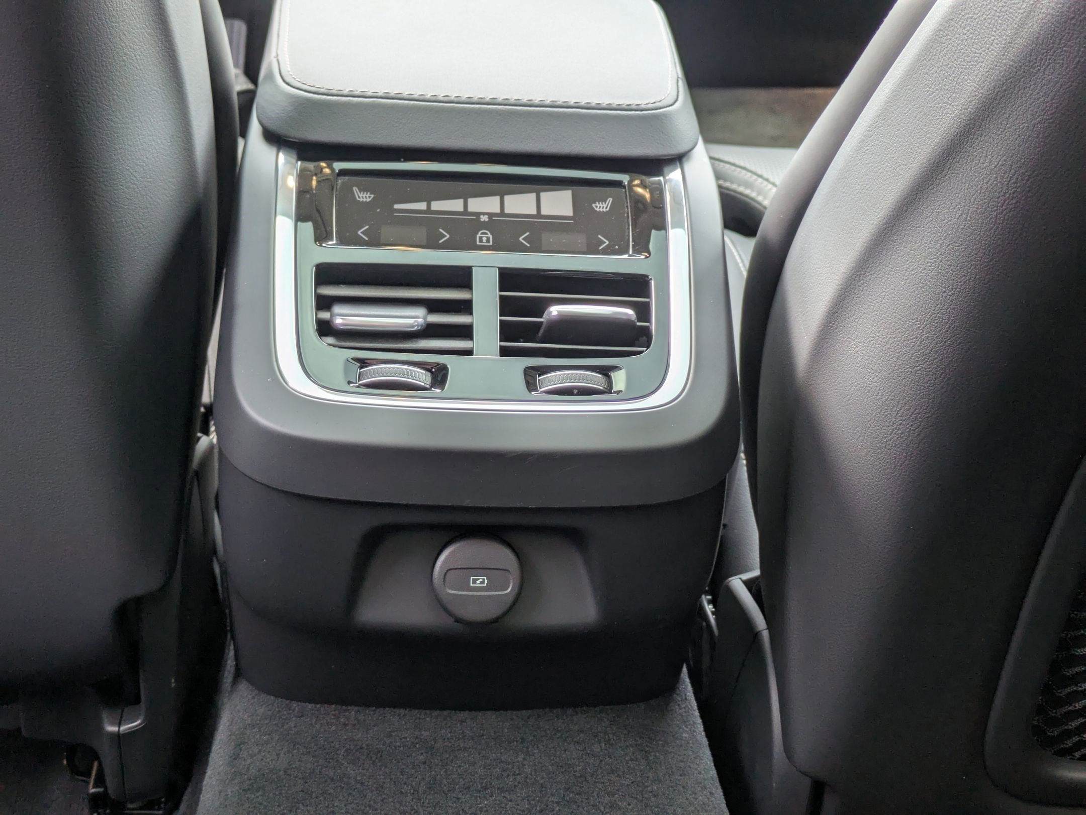 Used 2025 Volvo V90 B6 Cross Country Ultra w/ Protection Package Premier image 24