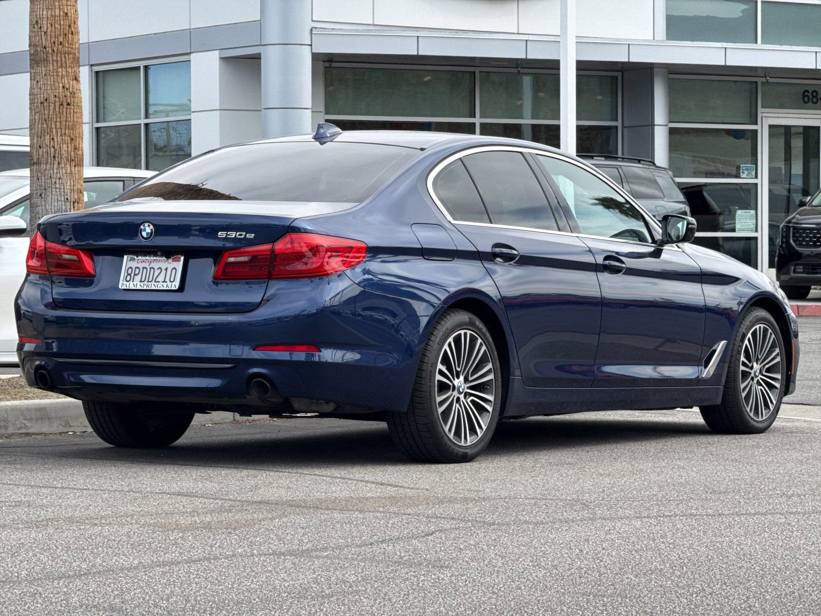 Used 2020 BMW 530e w/ Premium Package image 3