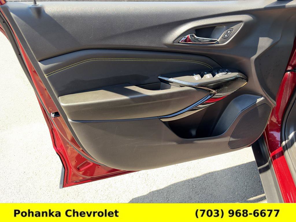 Used 2025 Chevrolet Trax LT FWD image 22