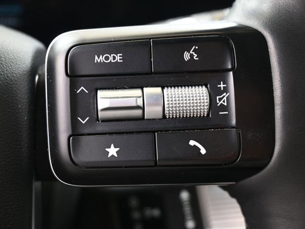 Certified 2025 Hyundai Santa Fe SEL image 25