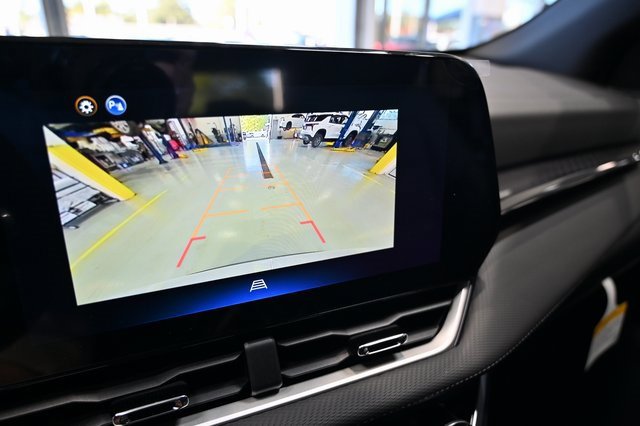 New 2026 Chevrolet Equinox LT w/ Convenience Package II image 16