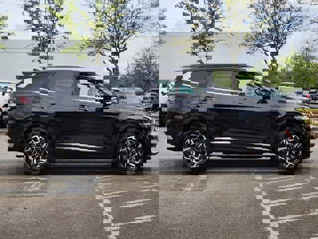 Used 2023 Kia Sportage LX image 2