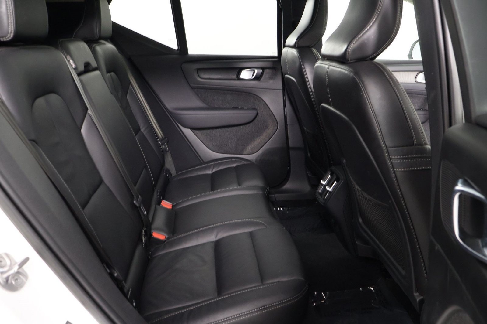 Certified 2023 Volvo XC40 B5 Plus w/ Driver Assist Package AWD/4WD image 30