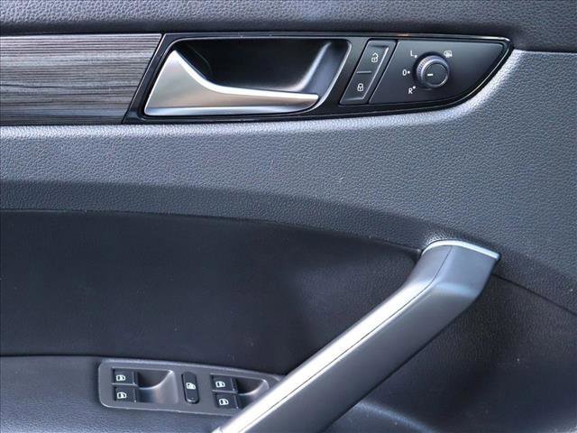 Used 2020 Volkswagen Passat 2.0T R-Line FWD image 12