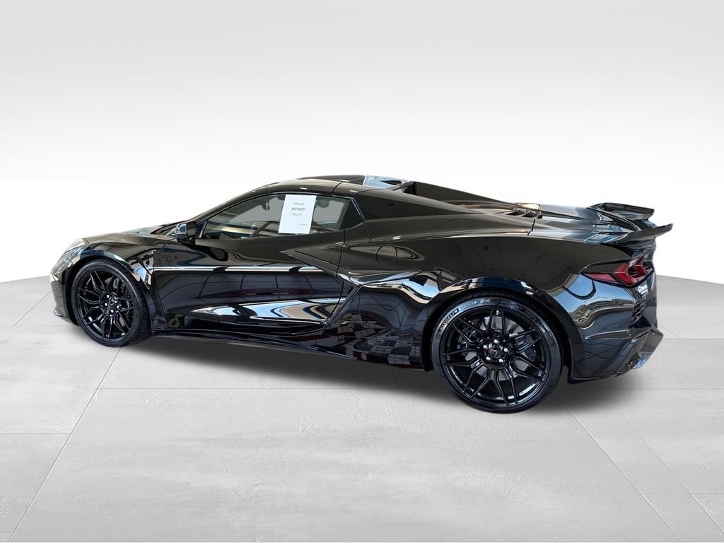 Used 2025 Chevrolet Corvette Z06 RWD image 9