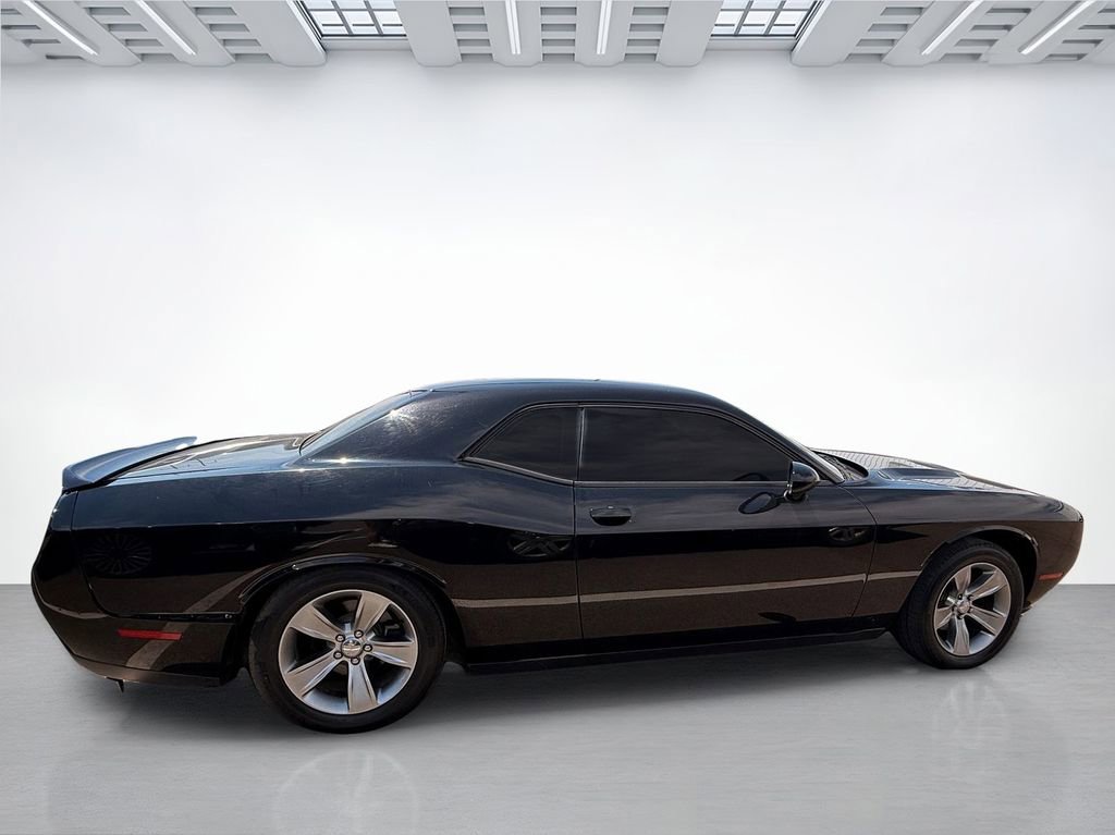 Used 2019 Dodge Challenger SXT w/ Driver Convenience Group RWD image 2