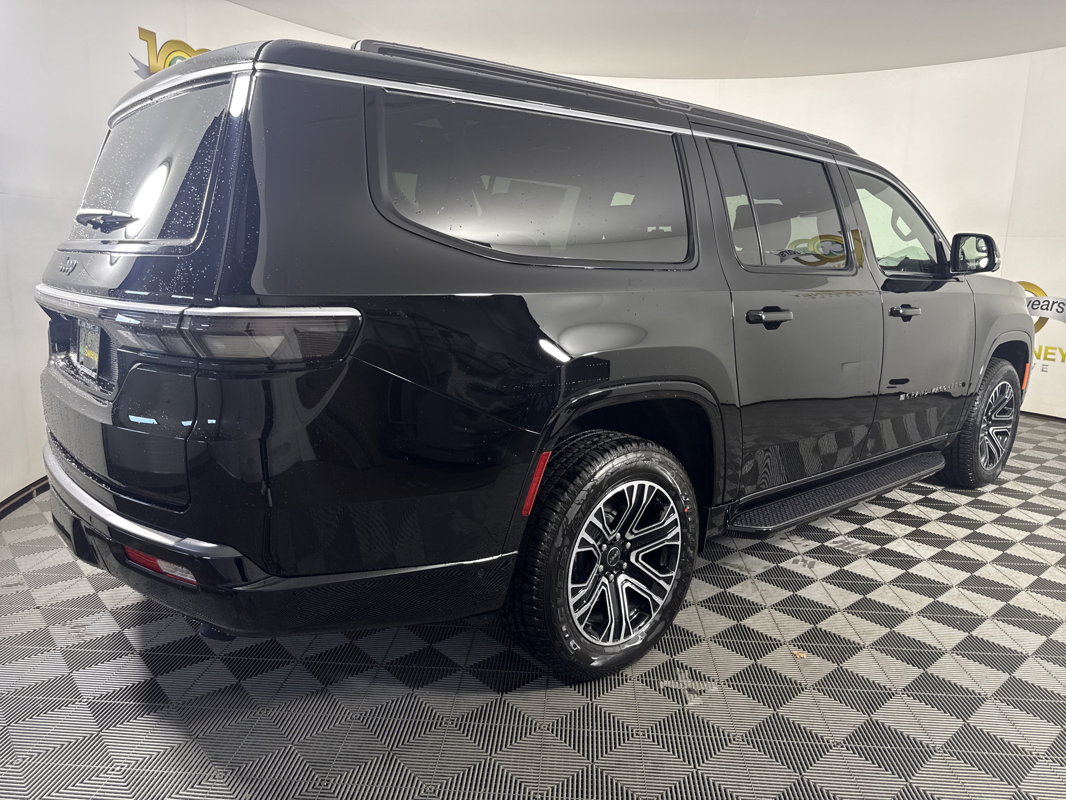 New 2026 Jeep Grand Wagoneer L 4WD w/ Premium Group I image 10