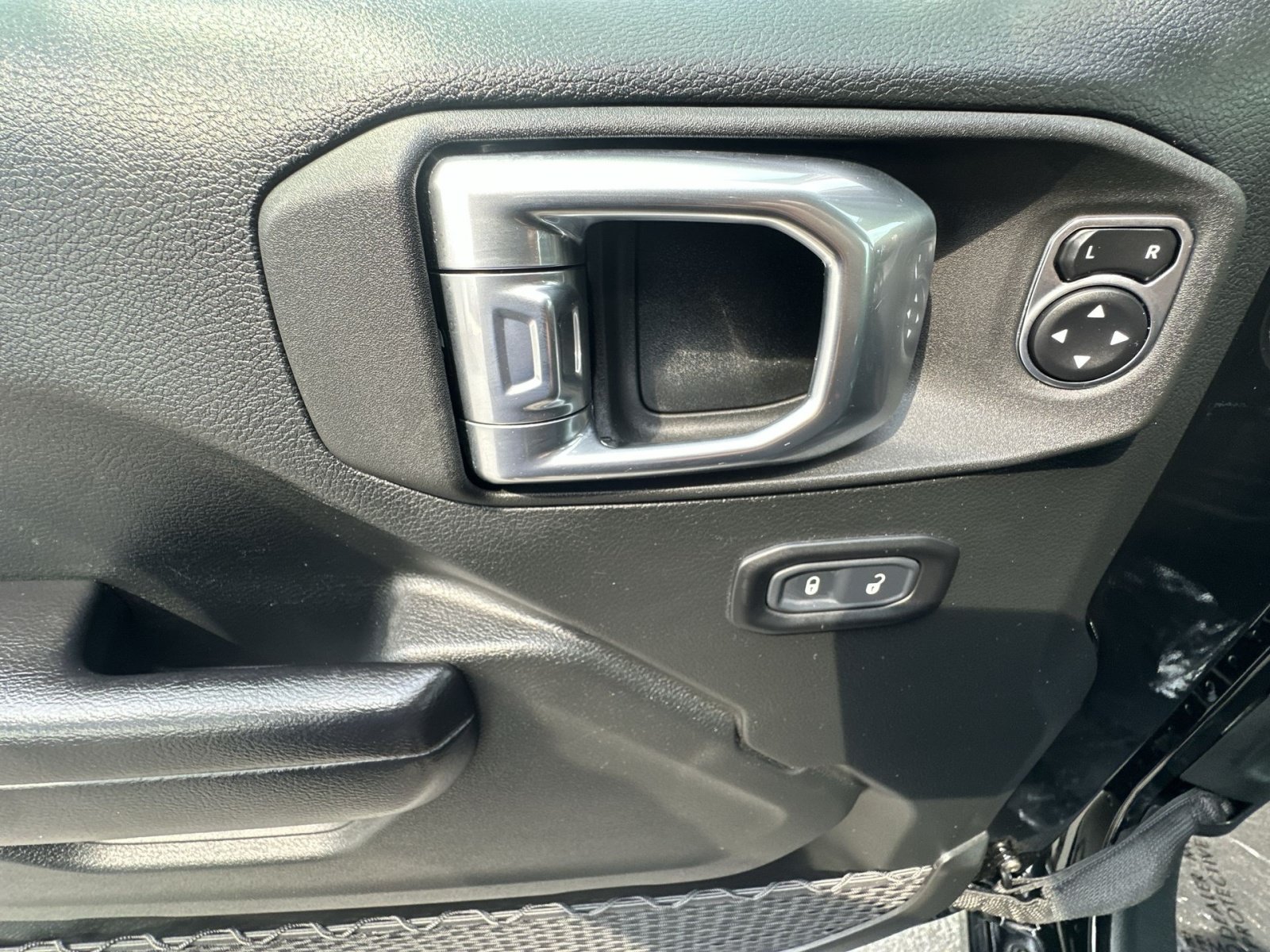 Used 2021 Jeep Gladiator Sport AWD/4WD image 23
