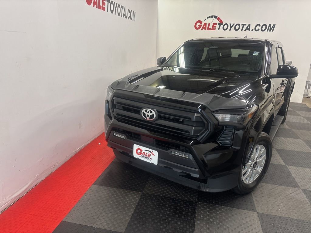 Used 2024 Toyota Tacoma SR5 AWD/4WD image 3