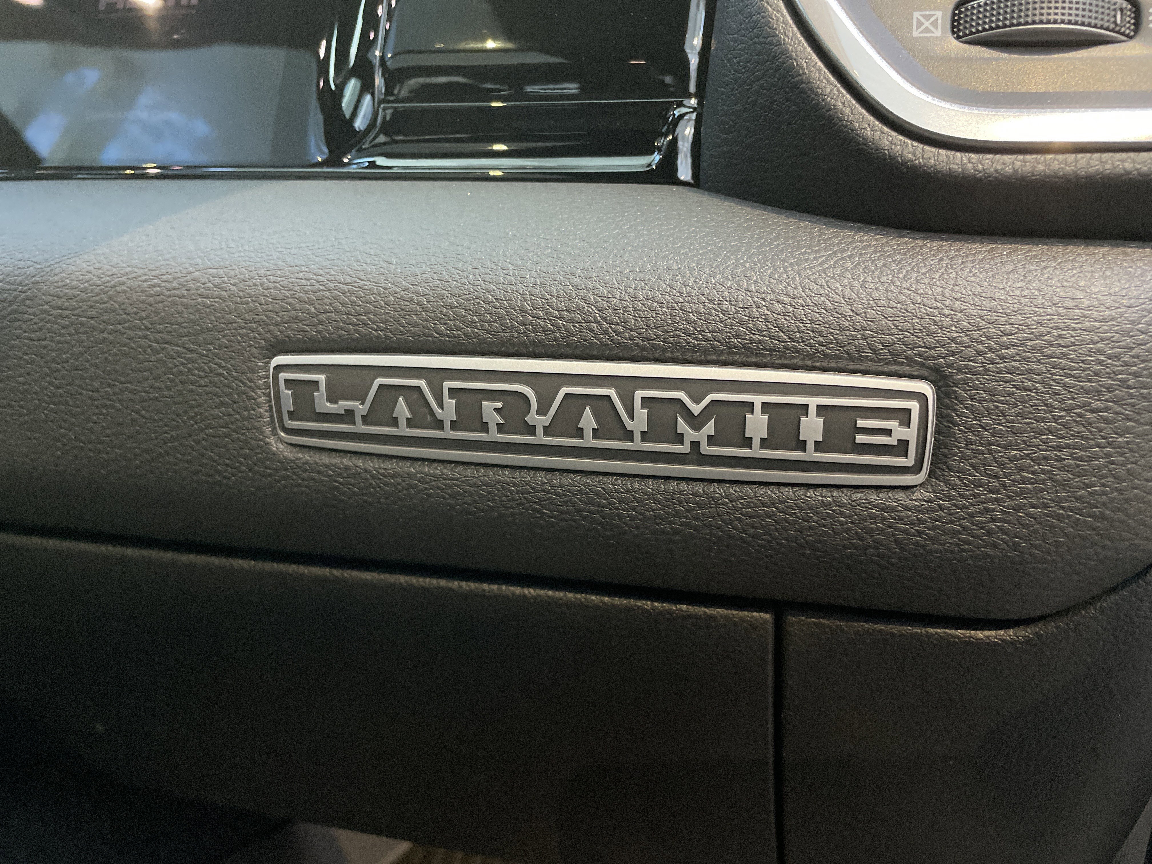 Used 2025 RAM 1500 Laramie w/ Night Edition image 38