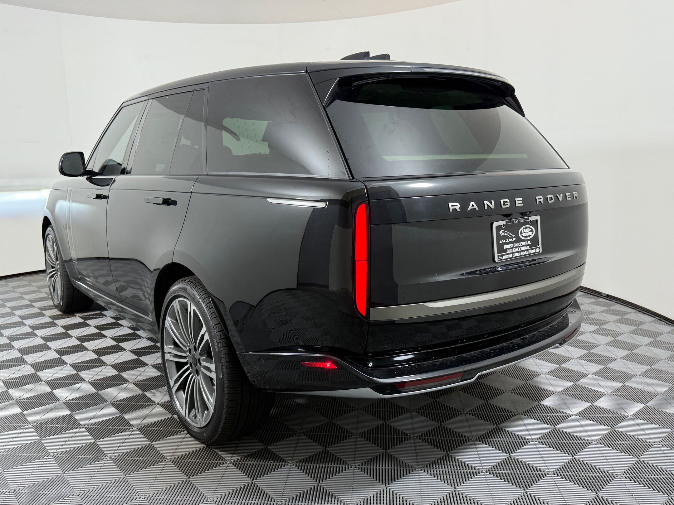 New 2026 Land Rover Range Rover SE AWD/4WD image 3
