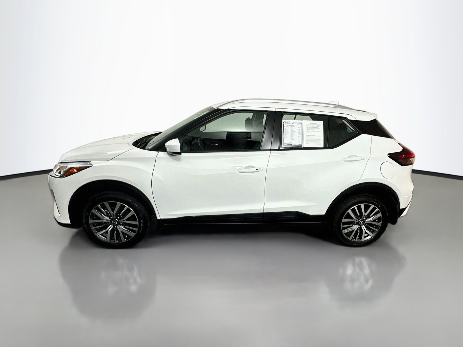 Used 2024 Nissan Kicks SV FWD image 4