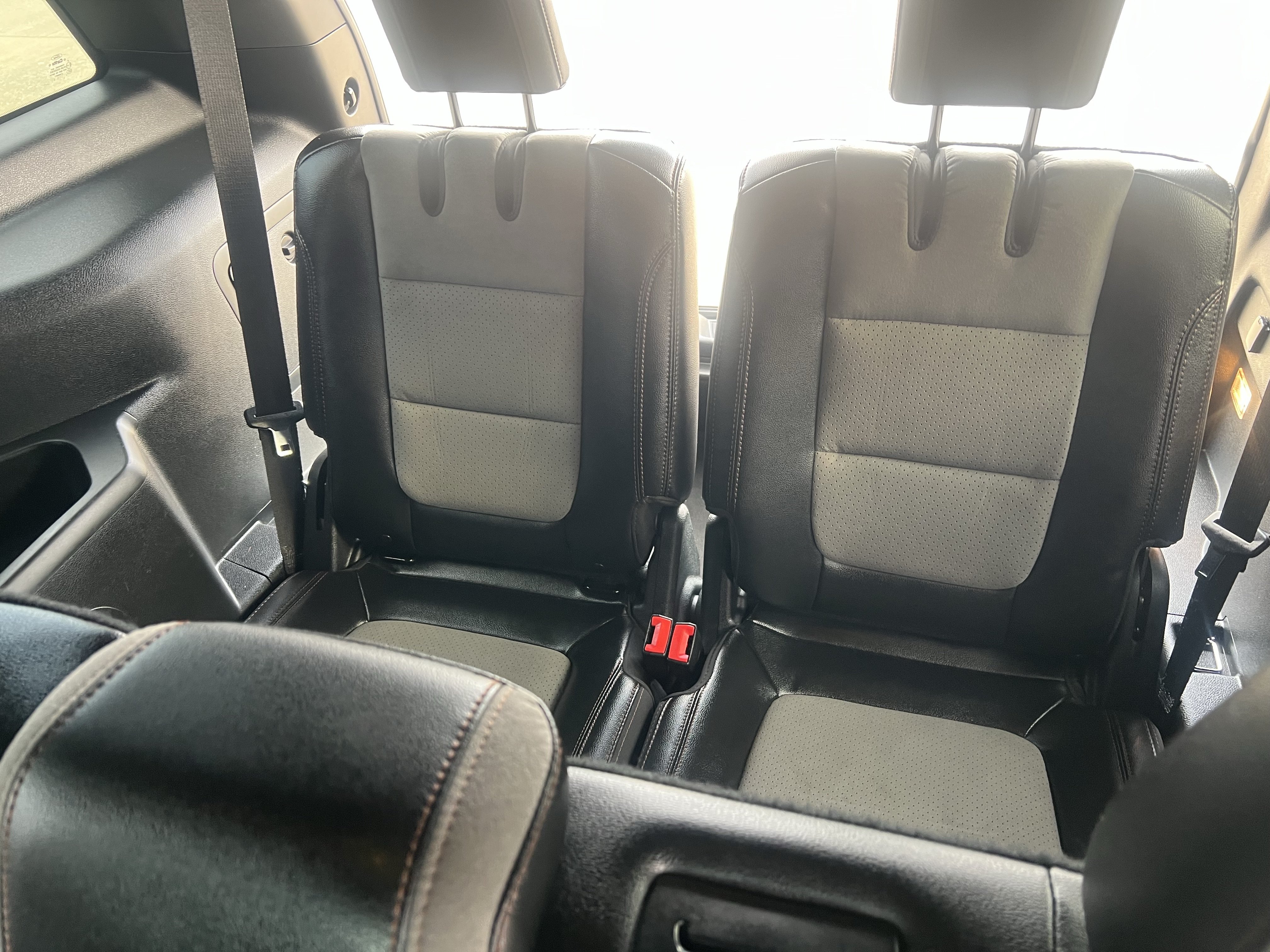 Used 2017 Ford Explorer XLT w/ Equipment Group 202A FWD image 16