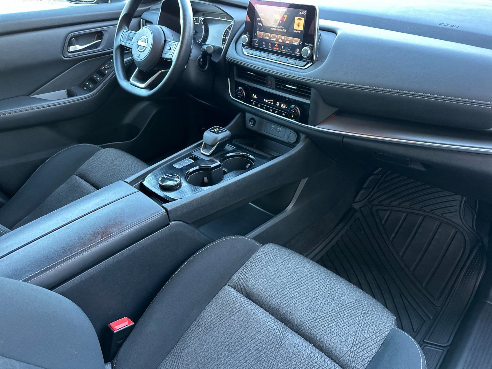 Used 2024 Nissan Rogue SV image 15