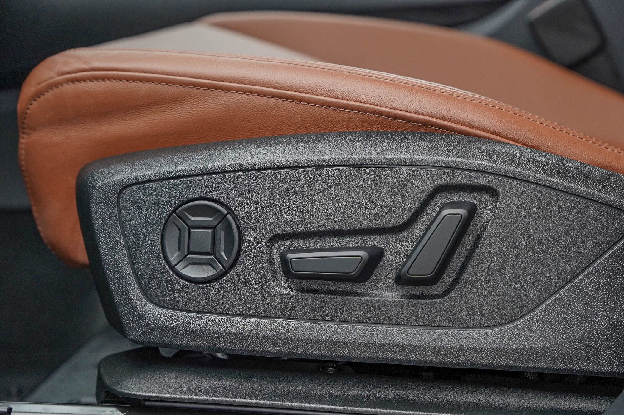 Certified 2025 Audi Q3 2.0T Premium Plus w/ Premium Plus Package image 23