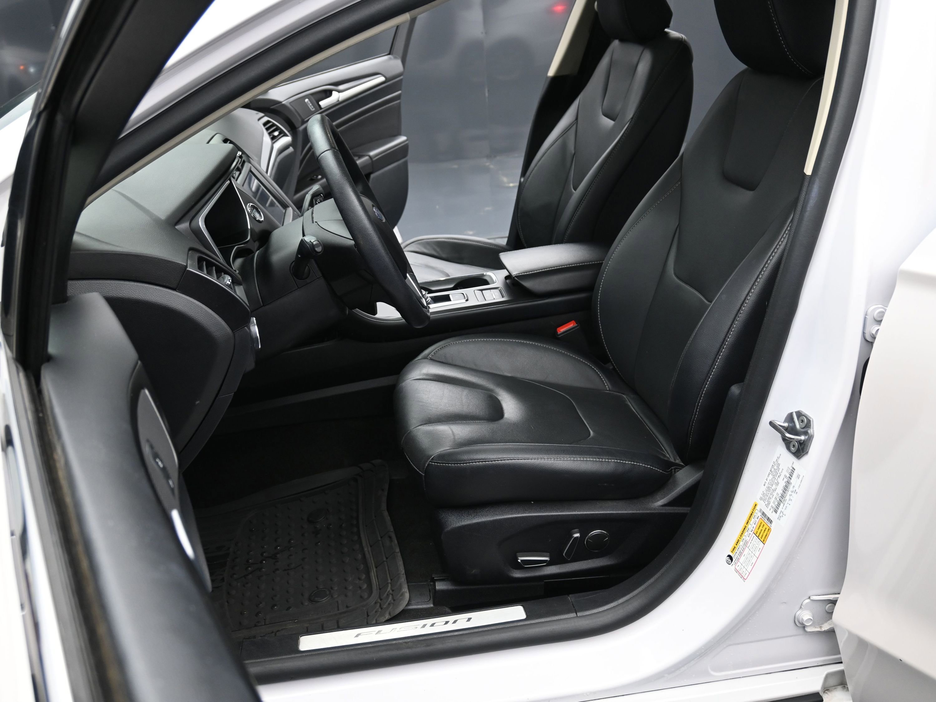 Used 2020 Ford Fusion Energi Titanium FWD image 23