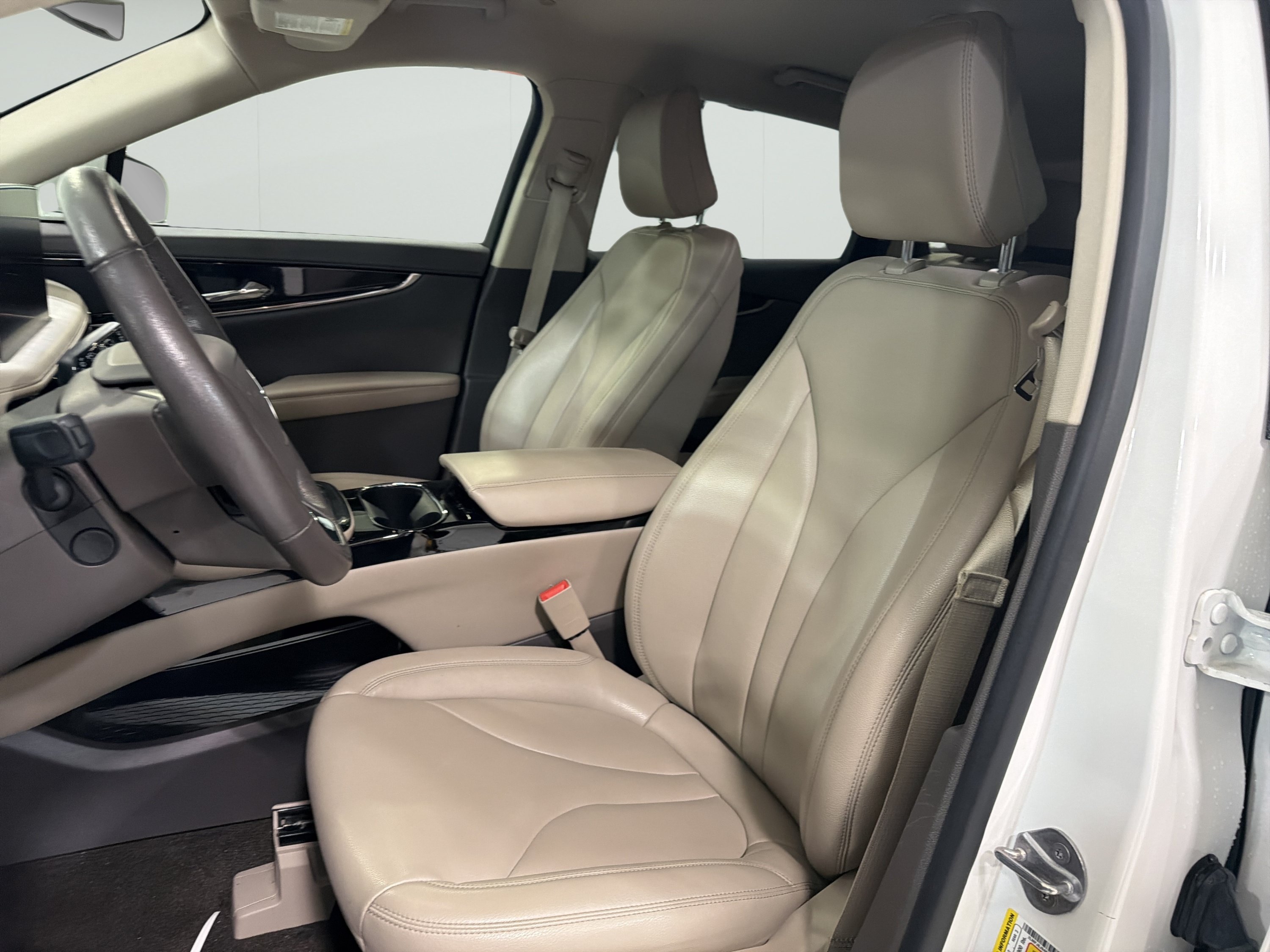 Used 2023 Lincoln Nautilus AWD w/ Premium Package image 9