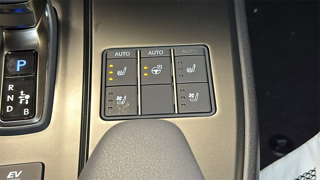 New 2025 Lexus UX 300h AWD image 19