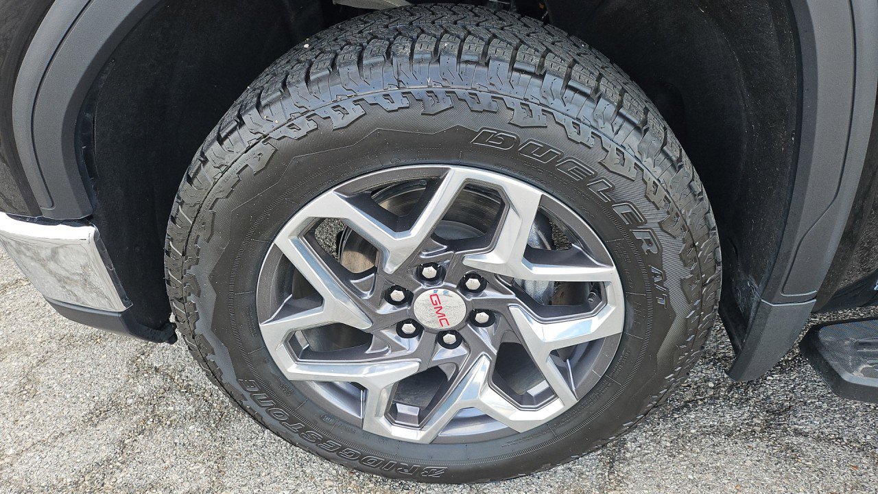 Used 2024 GMC Sierra 1500 SLT w/ SLT Premium Plus Package AWD/4WD image 9