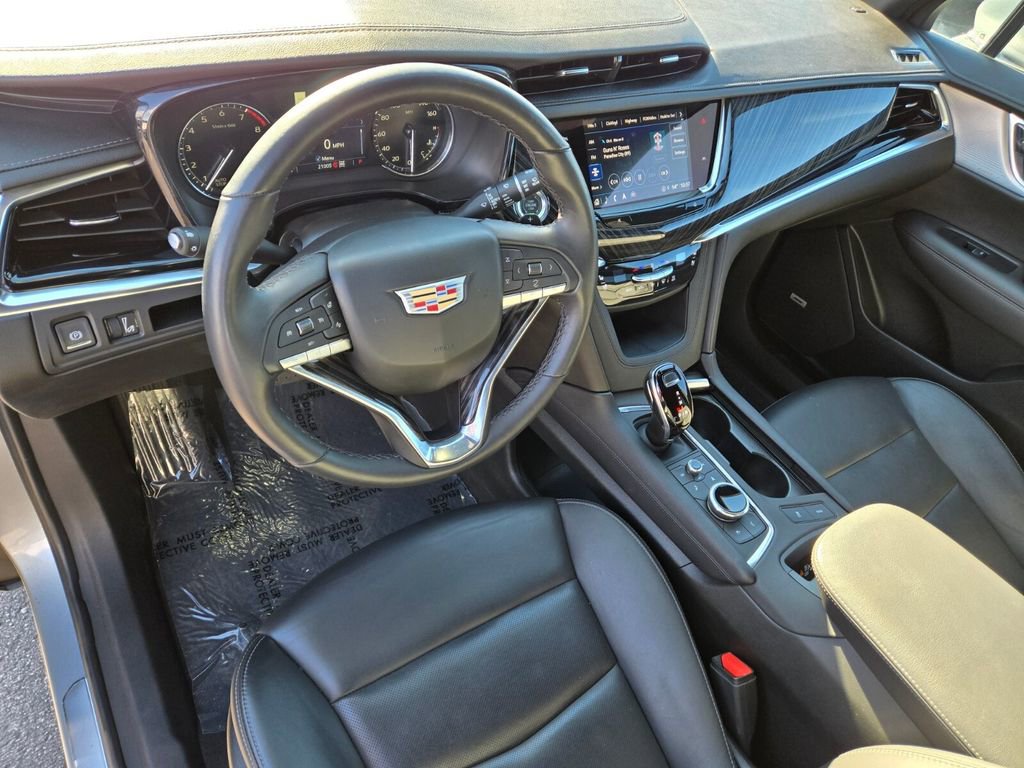 Used 2025 Cadillac XT6 Premium Luxury image 11