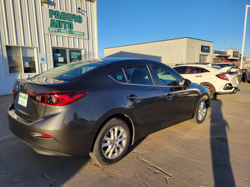 Used 2018 MAZDA MAZDA3 Sport w/ Preferred Equipment Package image 7