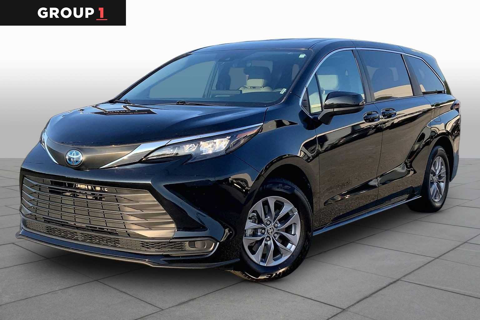 Used 2025 Toyota Sienna LE